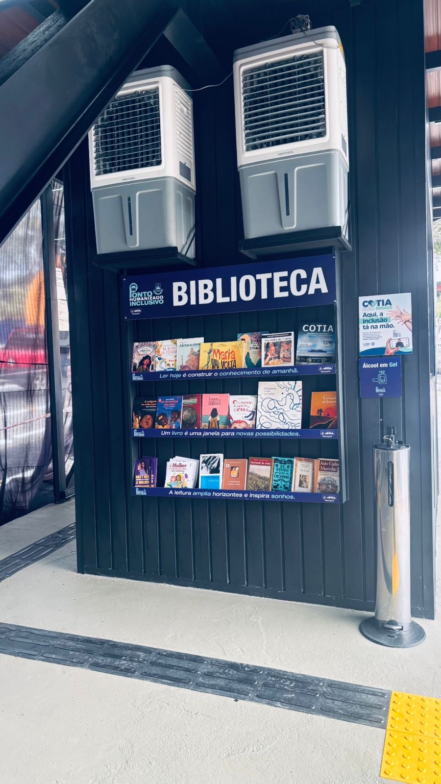 Totem Integrado com o Programa Cotia com Sinais em Libras